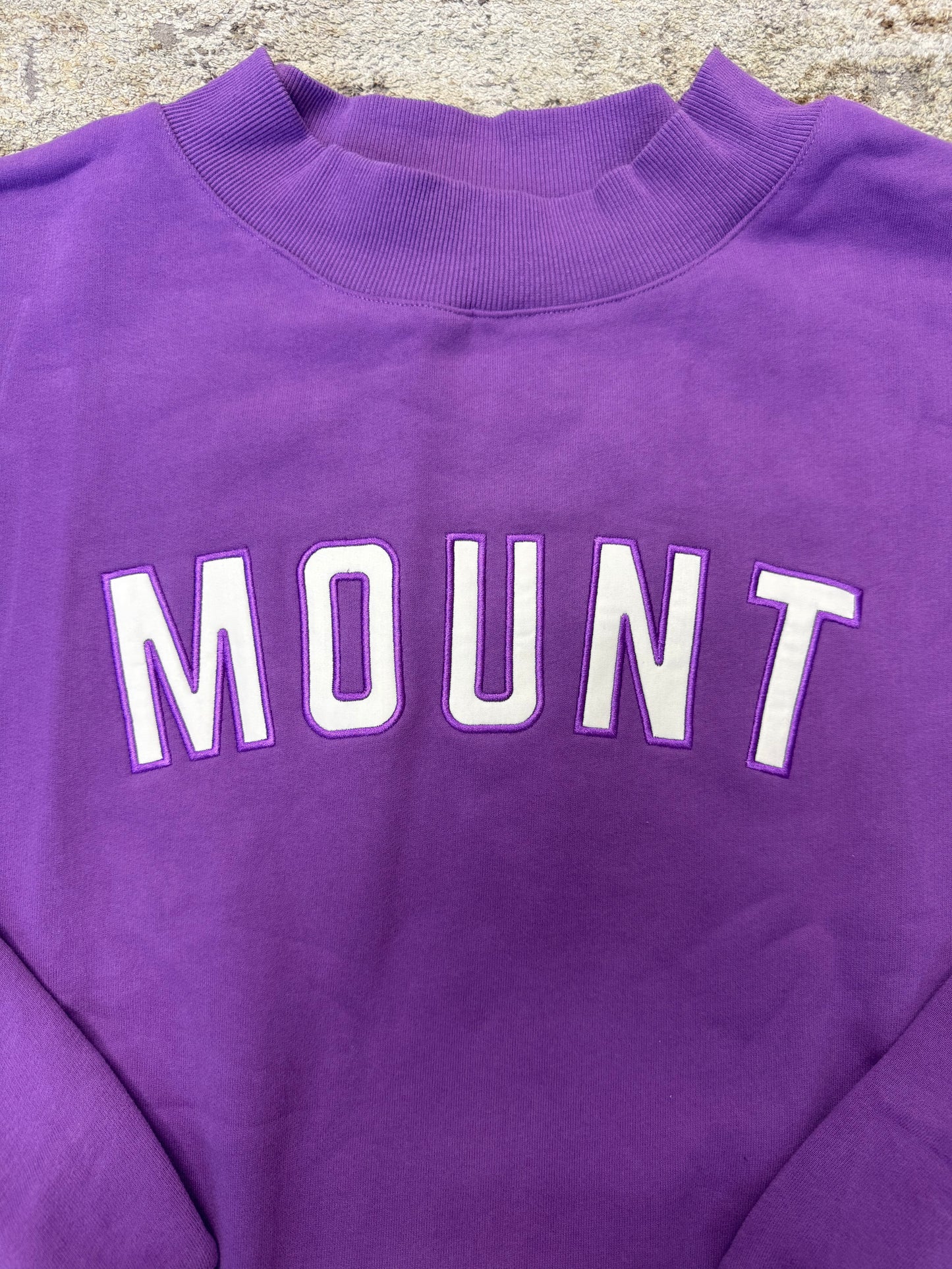 "MOUNT" Mockneck Sweatshirt in Purple